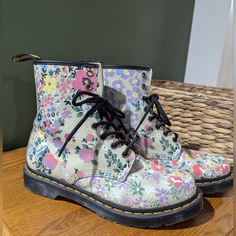 Womens Dr. Martens 1460 8-Eye Boot - Parchment / Floral Mashup Size 9
